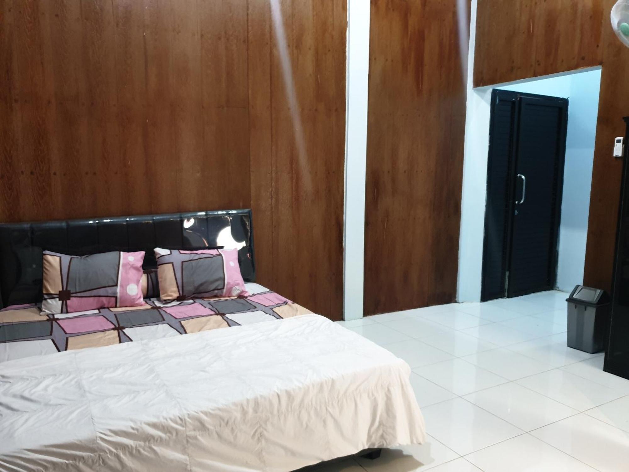 Capital O 92612 Penginapan D'Alas Purwo & Beachnearpadang Savana Sadengan バニュワンギ エクステリア 写真