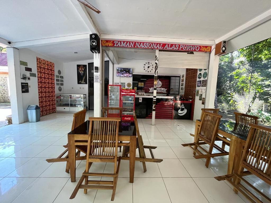 Capital O 92612 Penginapan D'Alas Purwo & Beachnearpadang Savana Sadengan バニュワンギ エクステリア 写真