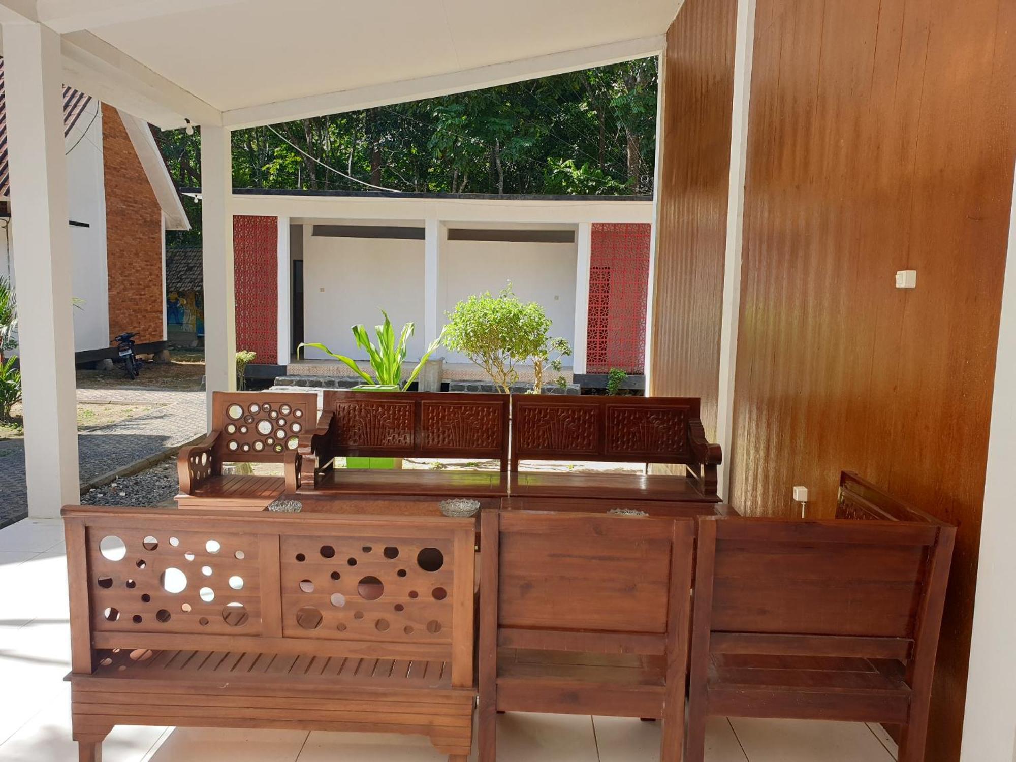 Capital O 92612 Penginapan D'Alas Purwo & Beachnearpadang Savana Sadengan バニュワンギ エクステリア 写真